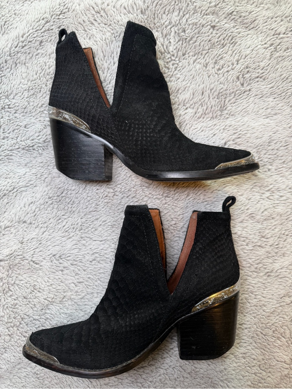 Jeffrey Campbell Cromwell
Cutout Western Boot Black SZ 5.5 - Picture 5 of 11